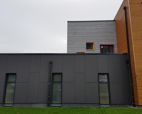 Facade Eternit et en mélèze de sibérie, piscine à Troisvierges