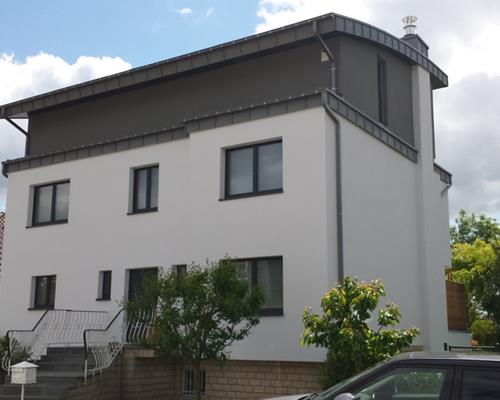 Agrandissement d'une maison unifamiliale avec une toiture cintré, couverture avec zinc quartz, Strassen