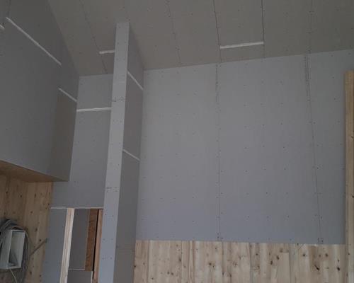 Beplankung der Dachuntersicht und der Wände  mit Gipskartonplatten